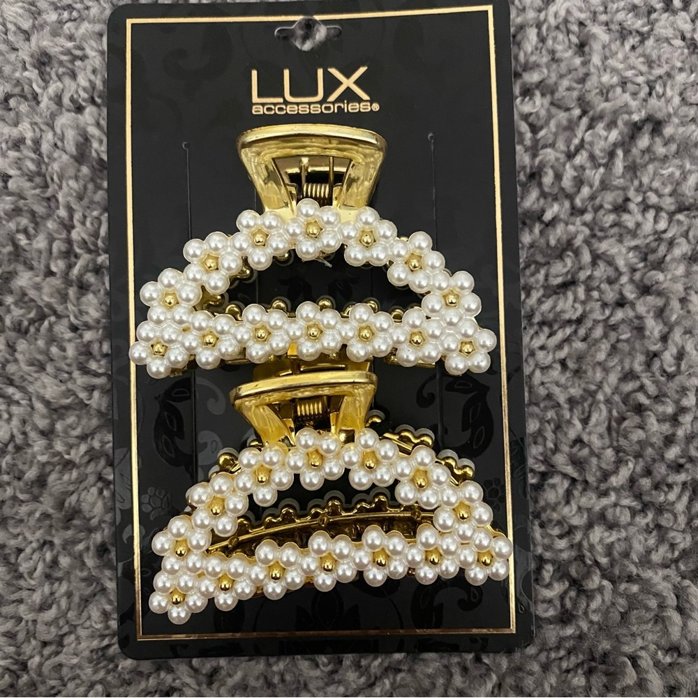 💕NWT LUX Accessories 2 Pearl Hair Clips